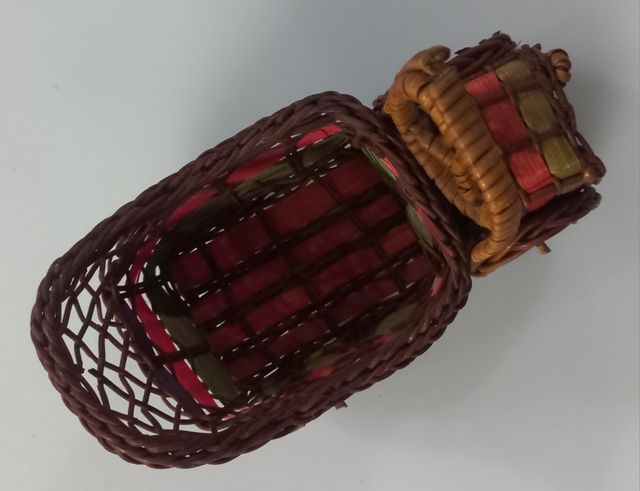 Ornamenti vintage in vimini