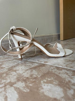 Sandalias de tacón blancos 41