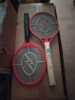 2 Racchette elettriche mosche e zanzare