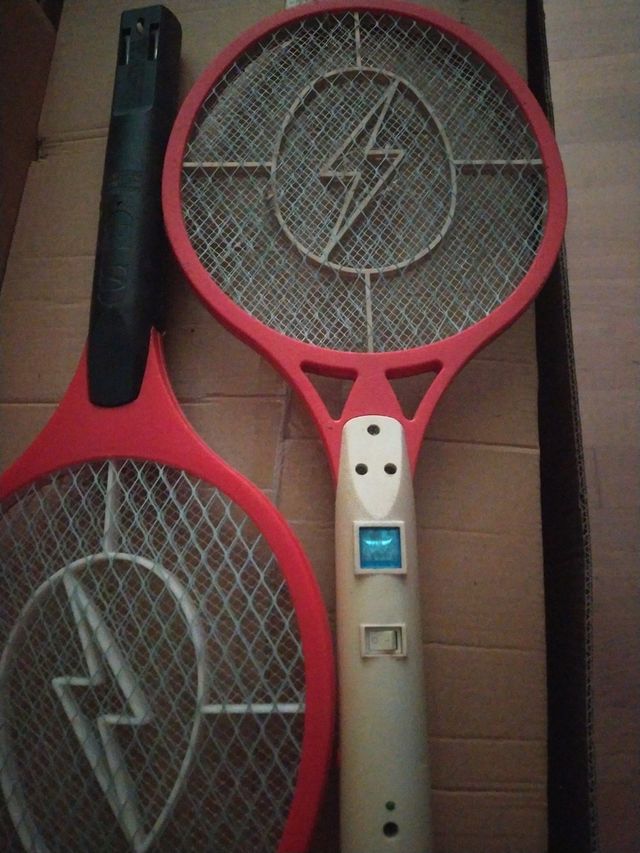 2 Racchette elettriche mosche e zanzare
