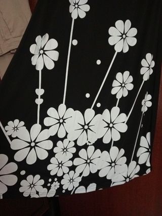 Vestido negro con flores