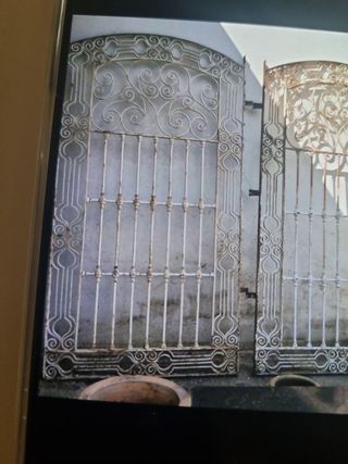 Rejas Forja Antiguas y ventanales con marcos.
