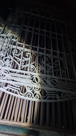 Rejas Forja Antiguas y ventanales con marcos.