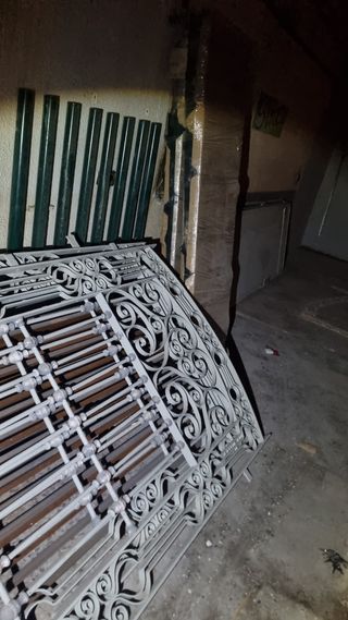 Rejas Forja Antiguas y ventanales con marcos.