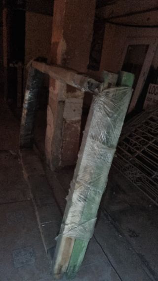 Rejas Forja Antiguas y ventanales con marcos.