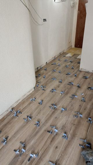 Se ofrece electricista, y albañil