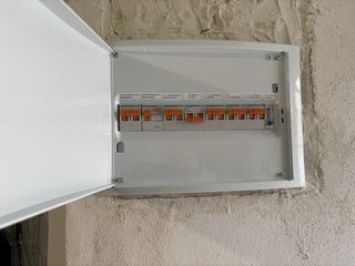 Se ofrece electricista, y albañil