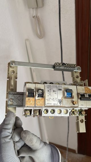 Se ofrece electricista, y albañil