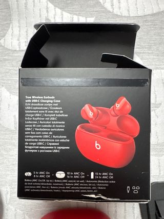 Auriculares Beats Studio Buds rojos sin uso