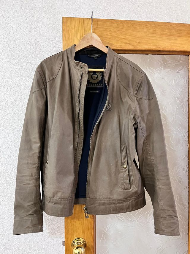 Cazadora motera Besltaff verde oliva