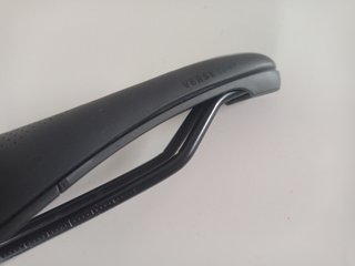 Se vende conjunto de sillin y tija trek