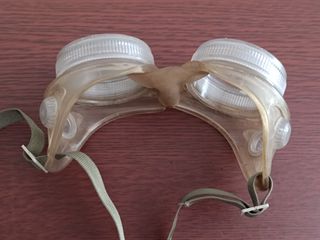 2 Óculos de Proteção antigos