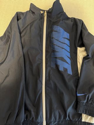 chubasquero, corta viento niño Nike