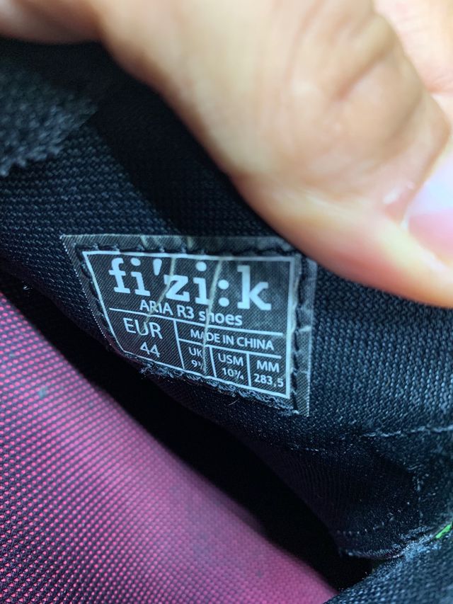 Sapatilhas de estrada Fizik Aria R3 em carbono tamanho 44