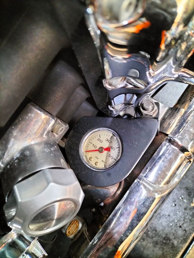 Manómetro presión aceite harley dyna.