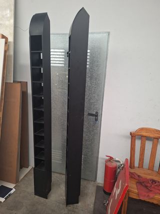 2 estanterías metálicas para CDs .Goppion