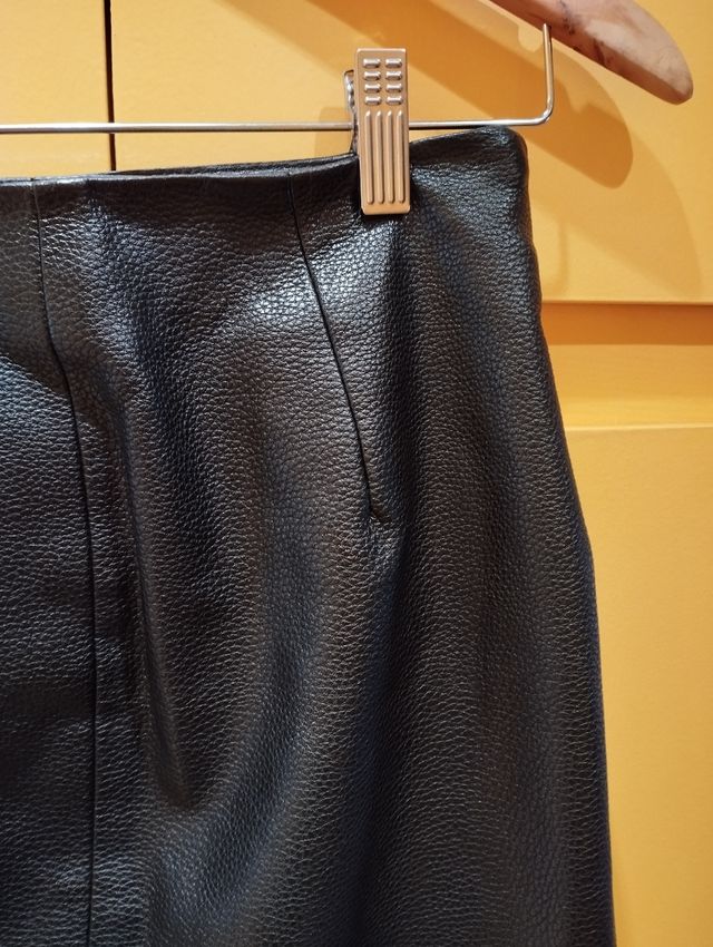 Falda cuero