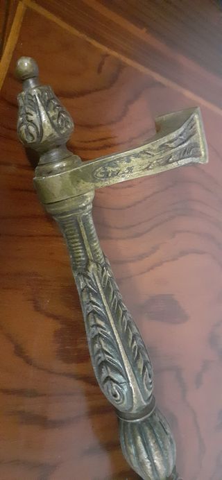 Bronce gran tirador antiguo. Manilla antigua.