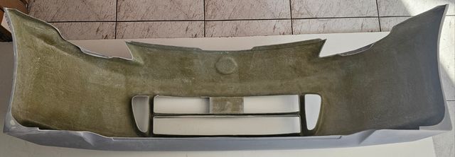 Parachoques Nissan 350z Nismo V2 de fibra