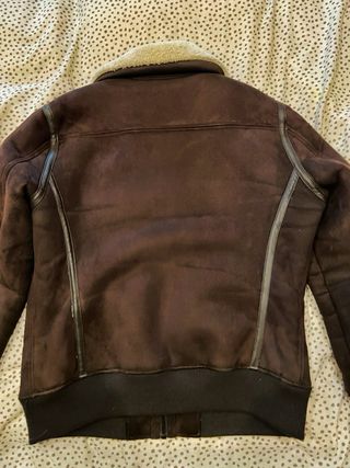 Chaqueta de invierno marrón. 