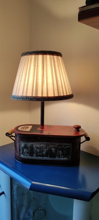 Costurero,vintage con lámpara.40€