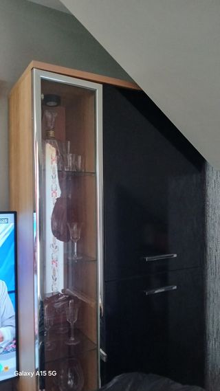 Mueble, vitrina de madera y cristal, regalo uadron