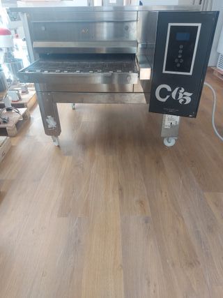 HORNO TUNEL PARA 137 PIZZAS POR HORA