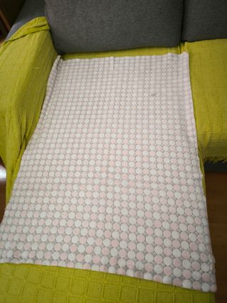 Manta para bebe lunares gris rosa