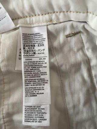 Levi’s pantalón corto tipo chino. Impecable.