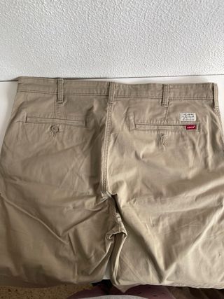 Levi’s pantalón corto tipo chino. Impecable.