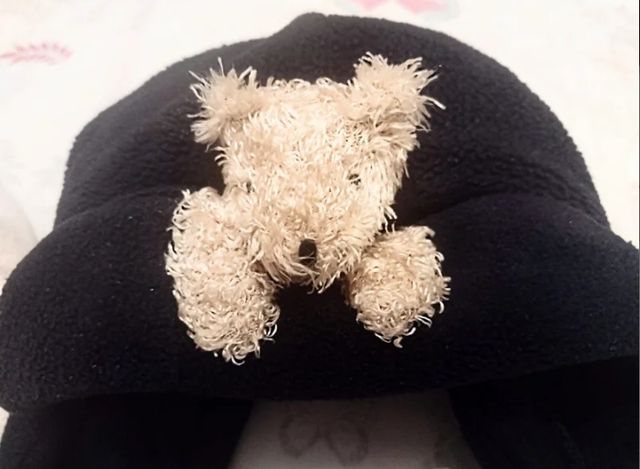 LOTE DE 2 GORROS INFANTILES C & A  INVIERNO ☃️