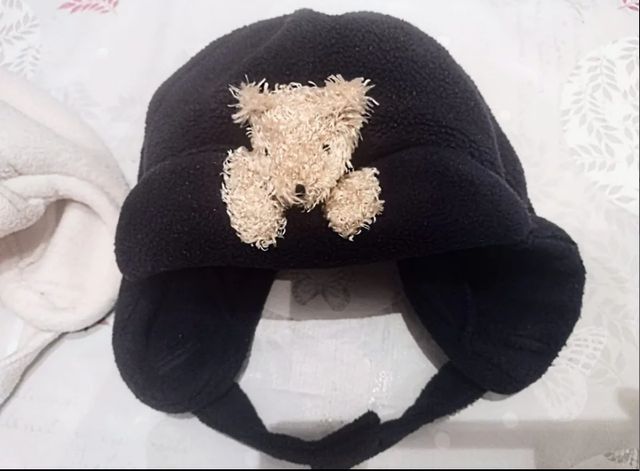 LOTE DE 2 GORROS INFANTILES C & A  INVIERNO ☃️