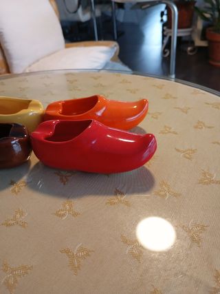 Zuecos cenicero.