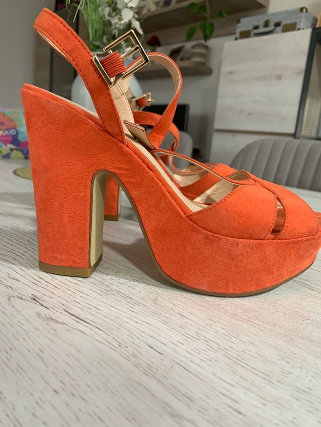 Tacones con plataforma color coral