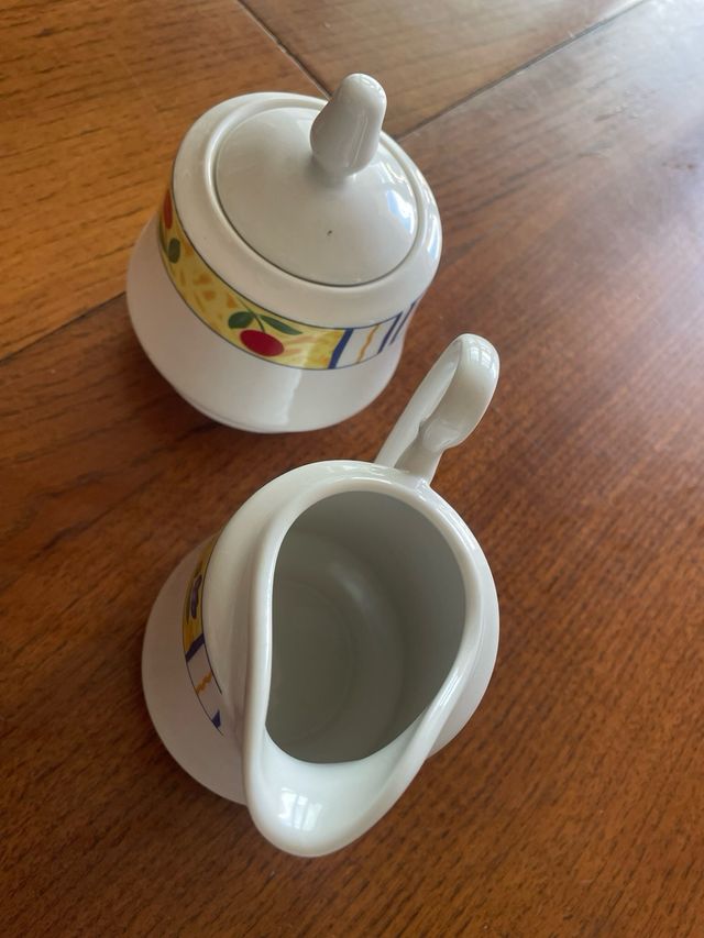 Azucareca y jarra para leche