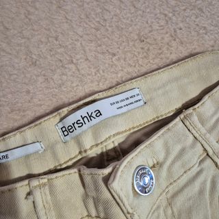 Pantalón High Rise Flare de Bershka