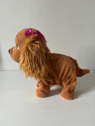 Perra Lucy de juguetes