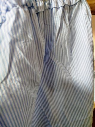 Blusa azul clarito y rayas blancas. Talla 4.