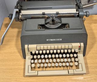 Maquina de escribir olivetti 98