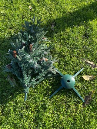 Arbol de Navidad con piñas