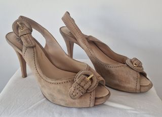 Zapatos tacón destalonados