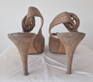 Zapatos tacón destalonados