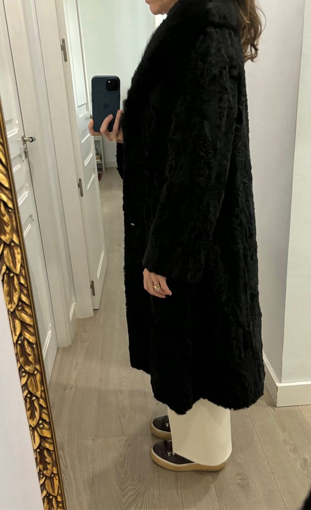 Abrigo negro piel Astracan ( Peleter