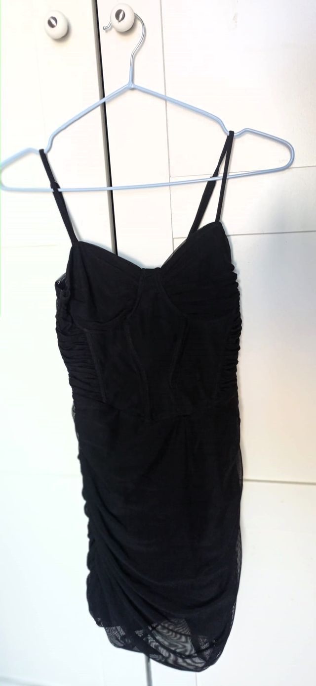 Vestido negro con ballenas