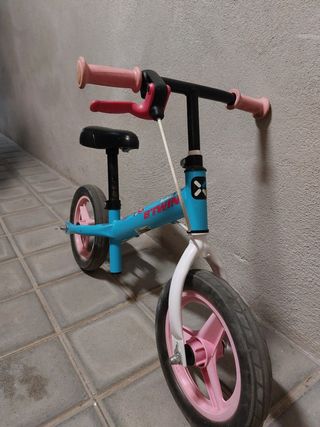 Bicicleta sin pedales equilibrio