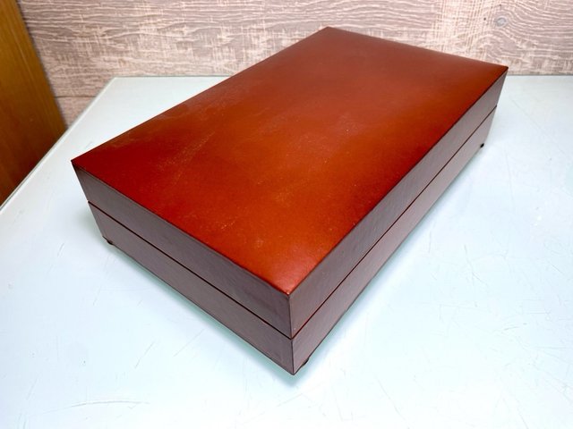 Caja musical tabaco o purera de madera y polipiel