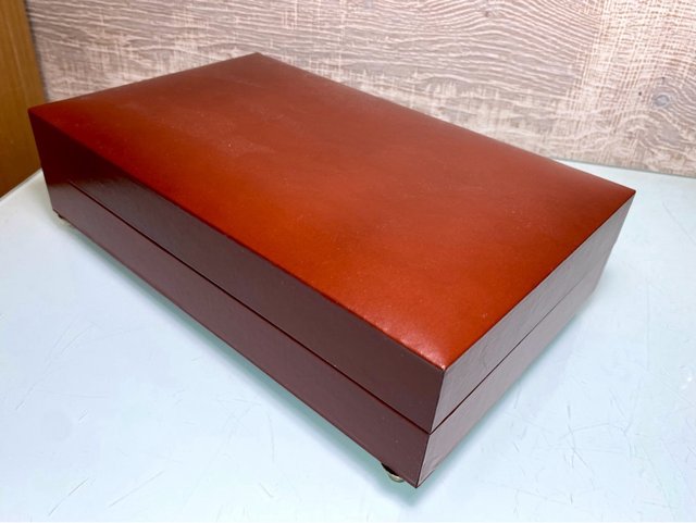 Caja musical tabaco o purera de madera y polipiel