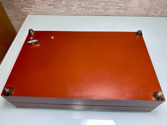 Caja musical tabaco o purera de madera y polipiel