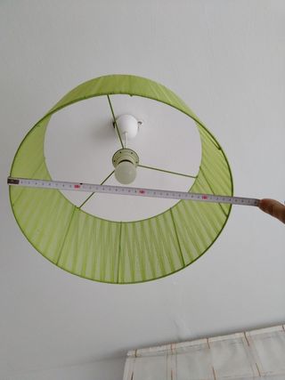 Lámpara de techo y de mesita de noche.