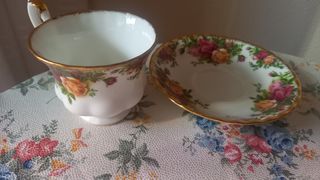 Taza porcelana inglesa Royal Albert